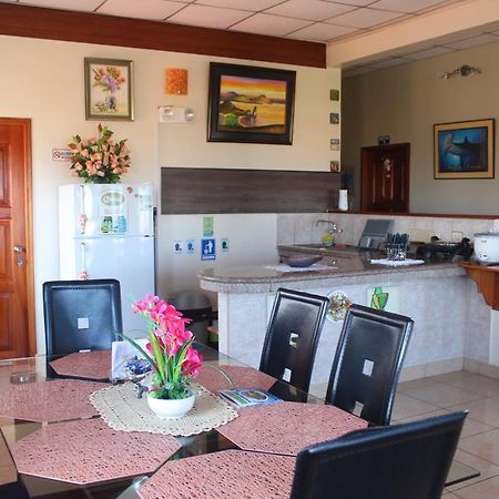 Hostal Romy Пуерто-Бакерісо-Морено Екстер'єр фото